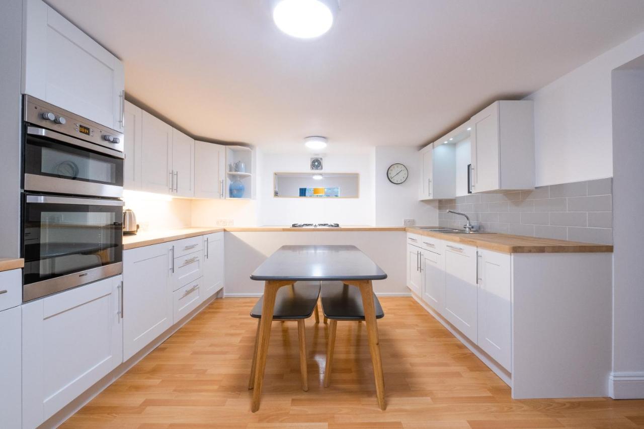Modern Apt Near Gardens With Large Decking Area - Vivre Retreats Bournemouth Exterior foto